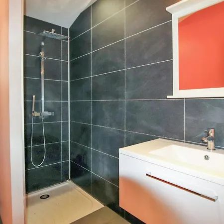 Beautiful In With Kitchen Holiday home *